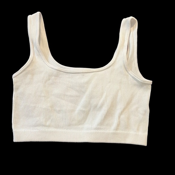 Tops - Womens white cropped tank top
